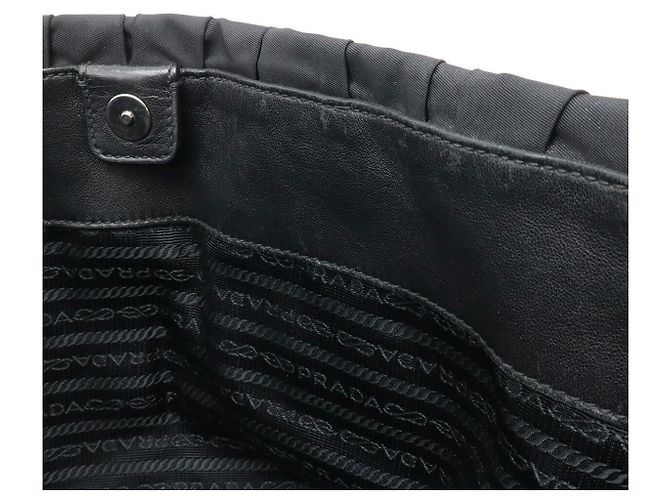 Borsa Tote in Nylon Pieghettato e Pelle Prada Nero - vista 7