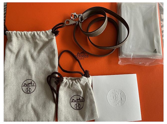Borsa a mano Hermès Bolide 31 in pelle granulata taupe - vista 13