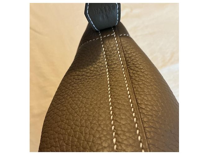 Borsa a mano Hermès Bolide 31 in pelle granulata taupe - vista 6