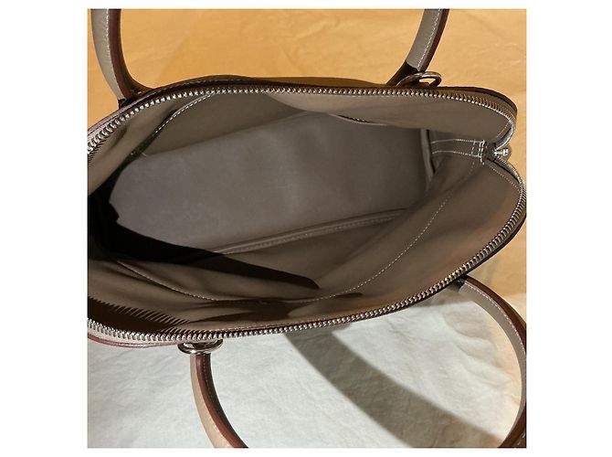 Borsa a mano Hermès Bolide 31 in pelle granulata taupe - vista 7