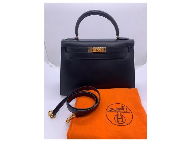 Hermès Kelly 28 in pelle nera e oro Nero - vista 2