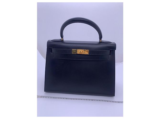 Hermès Kelly 28 in pelle nera e oro Nero - vista 9