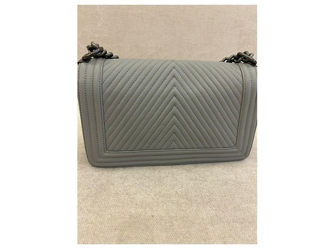Chanel Boy Flap Borsa in pelle chevron grigia Grigio - vista 3