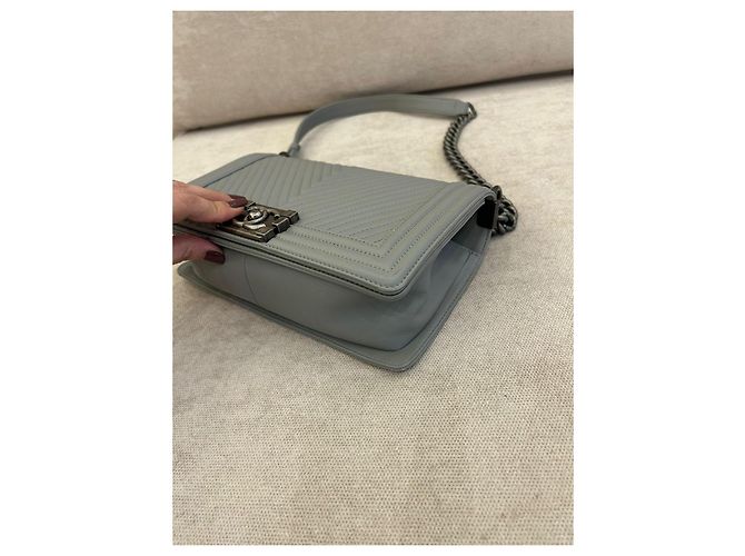 Chanel Boy Flap Borsa in pelle chevron grigia Grigio - vista 5
