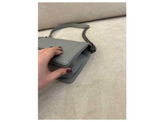 Chanel Boy Flap Borsa in pelle chevron grigia Grigio - vista 7