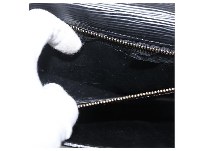LOUIS VUITTON Epi Série Dragonne Clutch Bag Preto M52612 LV Auth 174735 - vista 11