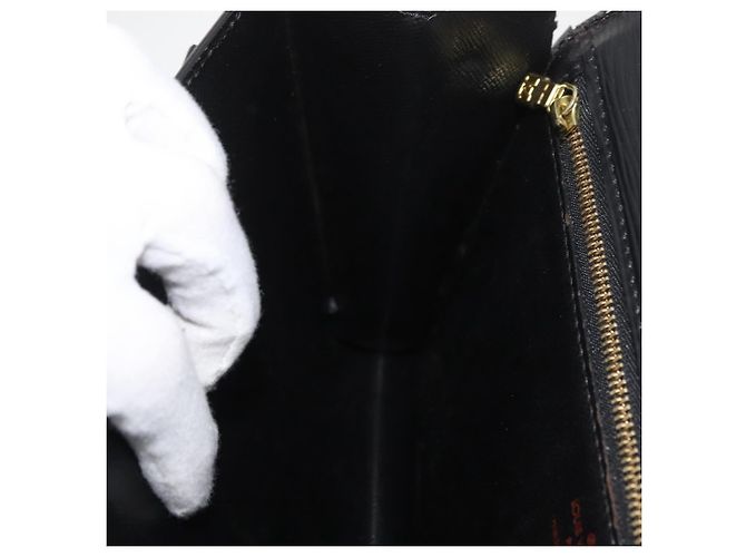 LOUIS VUITTON Epi Série Dragonne Clutch Bag Preto M52612 LV Auth 174735 - vista 22