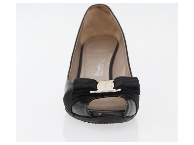 Salvatore Ferragamo Vara Pumps con Fiocco in Pelle Nera Auth 174627A - vista 11