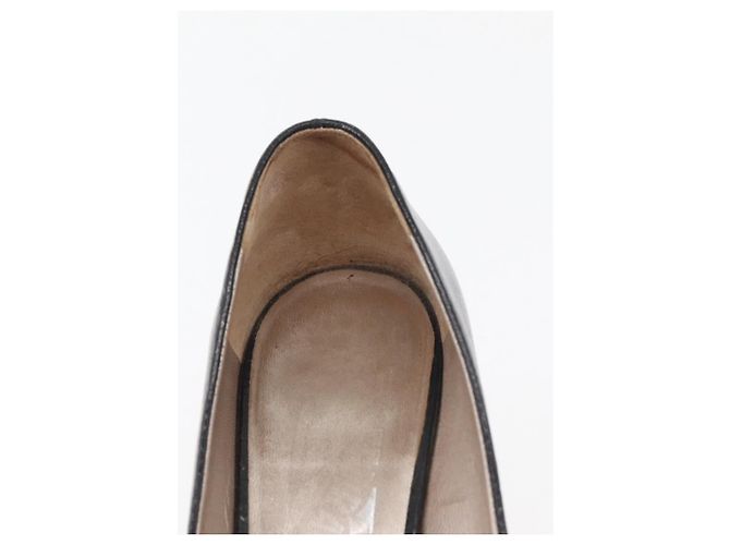 Salvatore Ferragamo Vara Pumps con Fiocco in Pelle Nera Auth 174627A - vista 17
