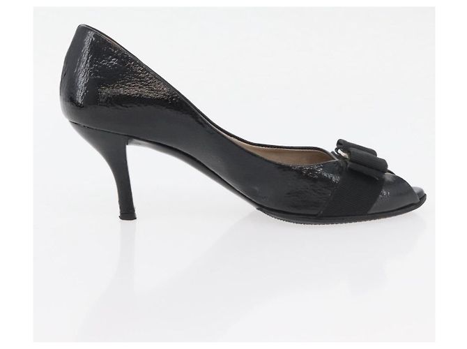 Salvatore Ferragamo Vara Pumps con Fiocco in Pelle Nera Auth 174627A - vista 22