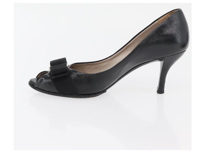 Salvatore Ferragamo Vara Pumps con Fiocco in Pelle Nera Auth 174627A - vista 5