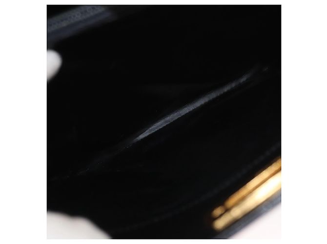 Bolsa de Ombro Gancini em Couro Preto e Dourado Salvatore Ferragamo Auth ARZ826 - vista 11