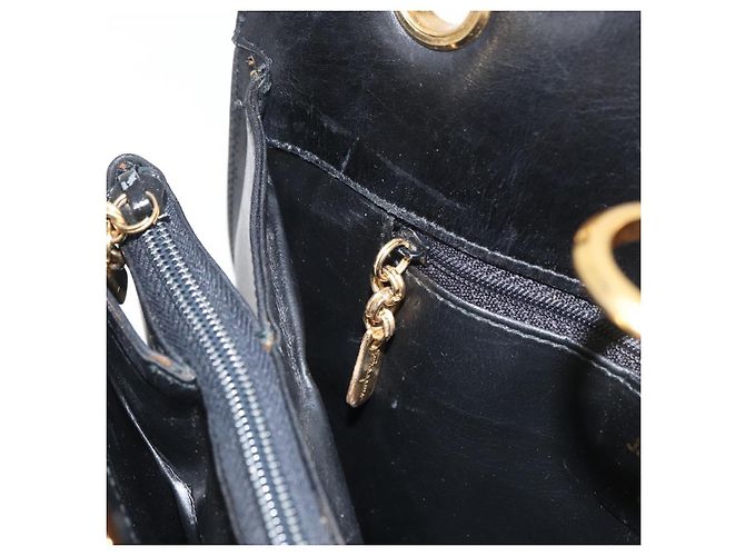 Bolsa de Ombro Gancini em Couro Preto e Dourado Salvatore Ferragamo Auth ARZ826 - vista 22