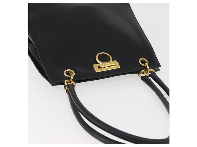 Bolsa de Ombro Gancini em Couro Preto e Dourado Salvatore Ferragamo Auth ARZ826 - vista 6