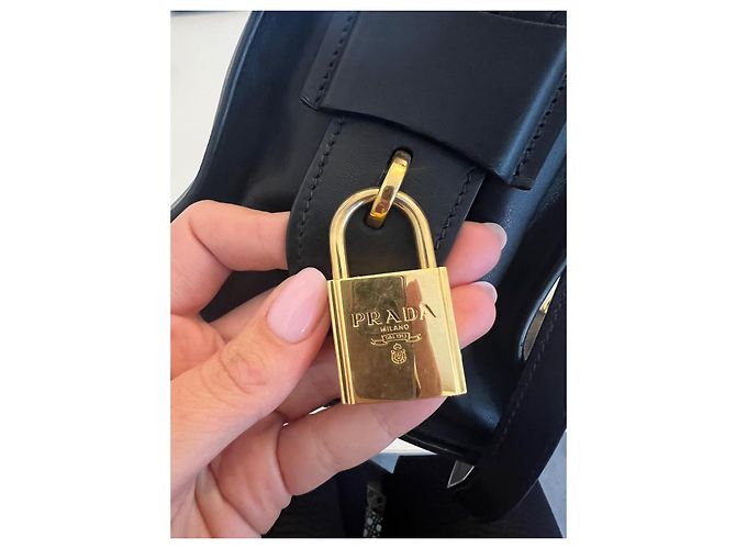 Prada Esplanade Handtasche aus schwarzem Leder - Ansicht 9