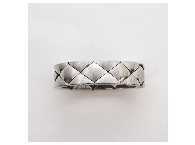Anello Band Matelassé Chanel in Oro Bianco 18K - vista 2