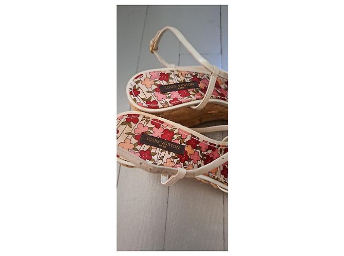 Sandali con zeppa Louis Vuitton Pelle Eggshell Bianco sporco - vista 9