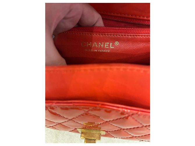 Chanel 2.55 Reissue Flap Bag aus gestepptem Lackleder Koralle - Ansicht 10