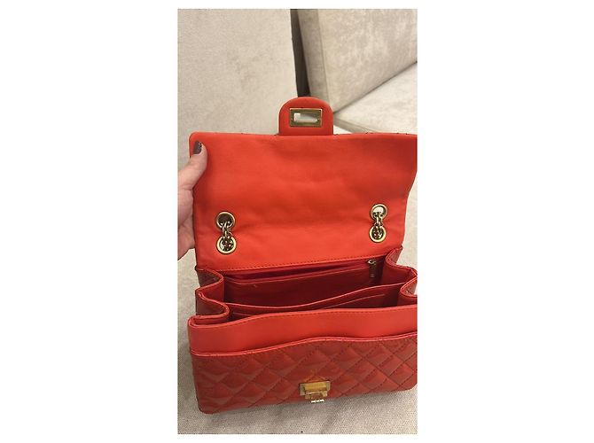 Chanel 2.55 Reissue Flap Bag aus gestepptem Lackleder Koralle - Ansicht 11