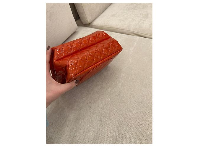 Chanel 2.55 Reissue Flap Bag aus gestepptem Lackleder Koralle - Ansicht 12