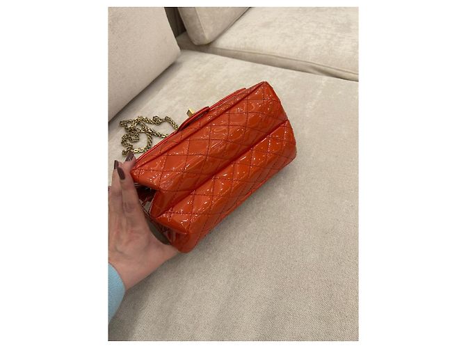 Chanel 2.55 Reissue Flap Bag aus gestepptem Lackleder Koralle - Ansicht 13
