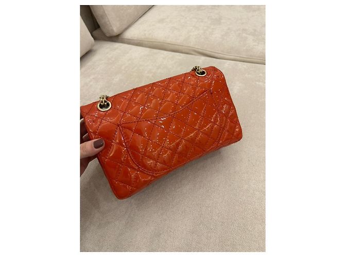 Chanel 2.55 Reissue Flap Bag aus gestepptem Lackleder Koralle - Ansicht 3