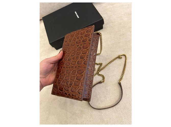 Yves Saint Laurent Saint Laurent Borsa Kate Chain Pelle Pressa Coccodrillo Marrone - vista 10