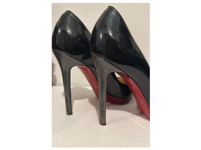 Christian Louboutin Schwarze Lackleder-Pumps von Louboutin - Ansicht 3