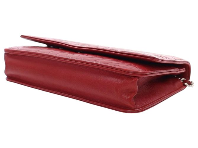 Wallet On Chain Cartera Chanel de piel de cordero grabada CC roja con cadena Camelia - vista 12