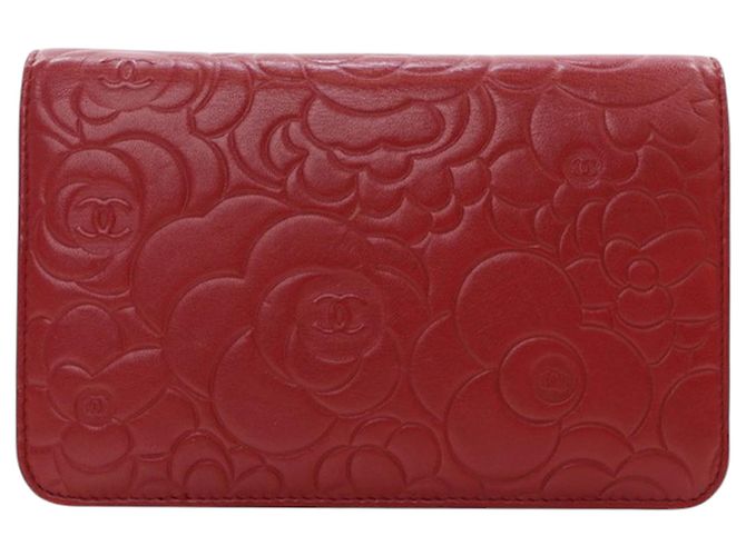 Wallet On Chain Cartera Chanel de piel de cordero grabada CC roja con cadena Camelia - vista 4