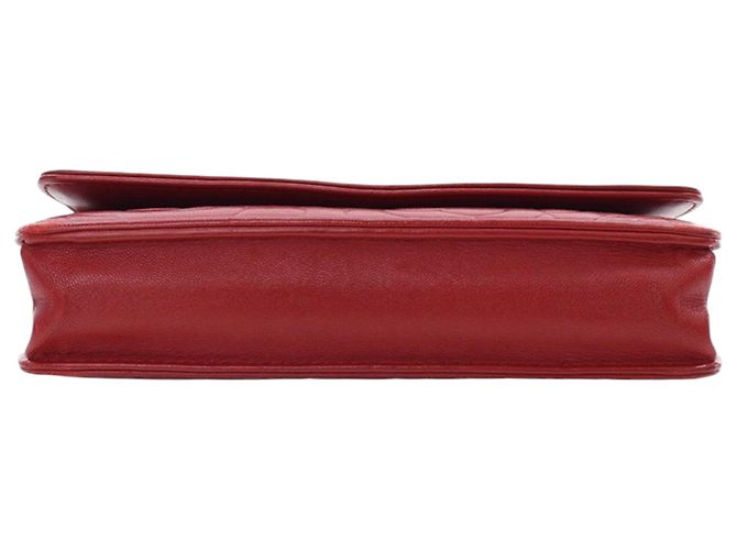 Wallet On Chain Cartera Chanel de piel de cordero grabada CC roja con cadena Camelia - vista 5