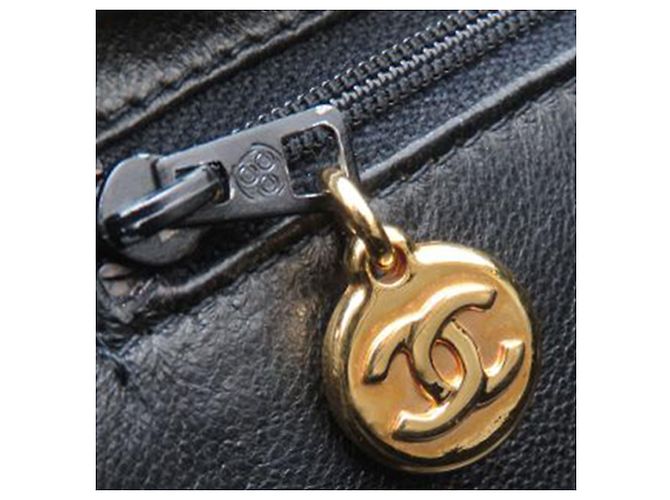 Borsa a spalla Chanel in caviar trapuntato nero con tasca frontale CC - vista 11