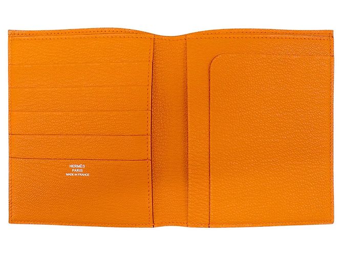 Billetera bi-fold compacta Evelyne de Hermès en naranja - vista 5