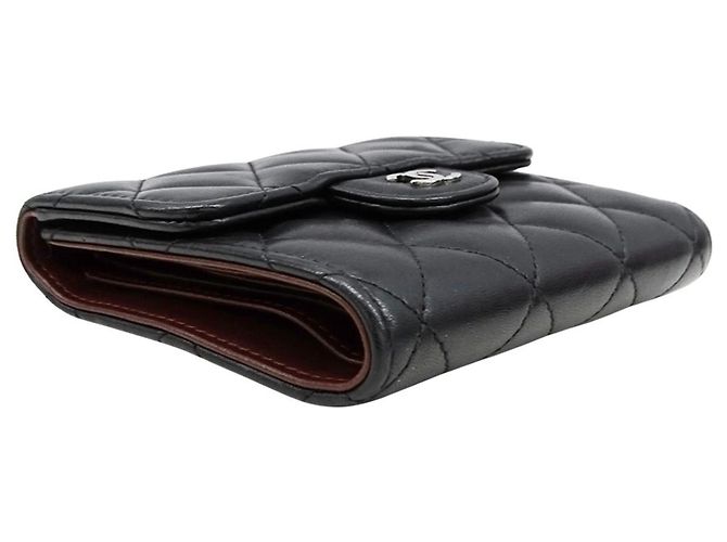 Chanel Schwarze Matelassé Lammleder Trifold Geldbörse - Ansicht 3