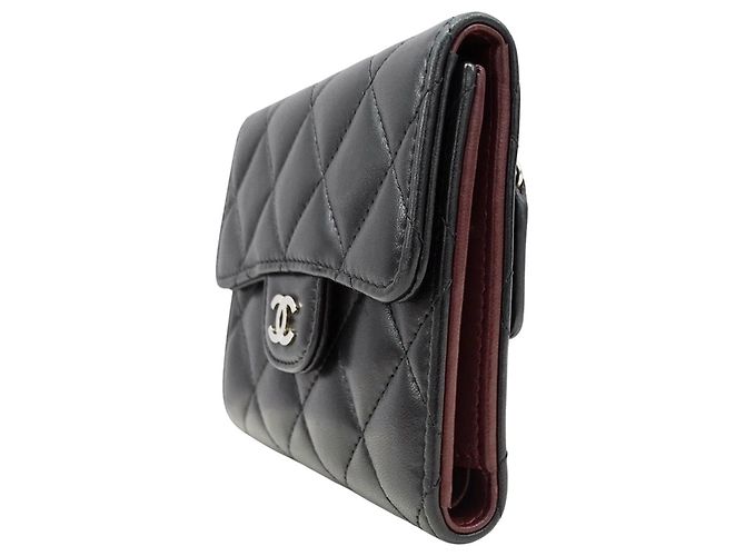Chanel Schwarze Matelassé Lammleder Trifold Geldbörse - Ansicht 4