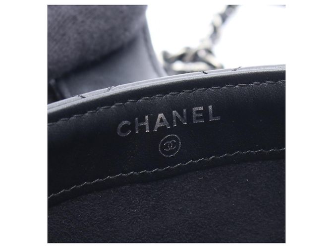 Borsa a Spalla Icon Phone Holder Matelassé 2.55 di Chanel Nero - vista 4