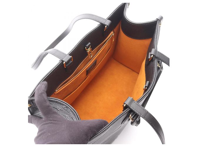 Borsa tote 2 in 1 OnTheGo MM di Louis Vuitton Nero - vista 3