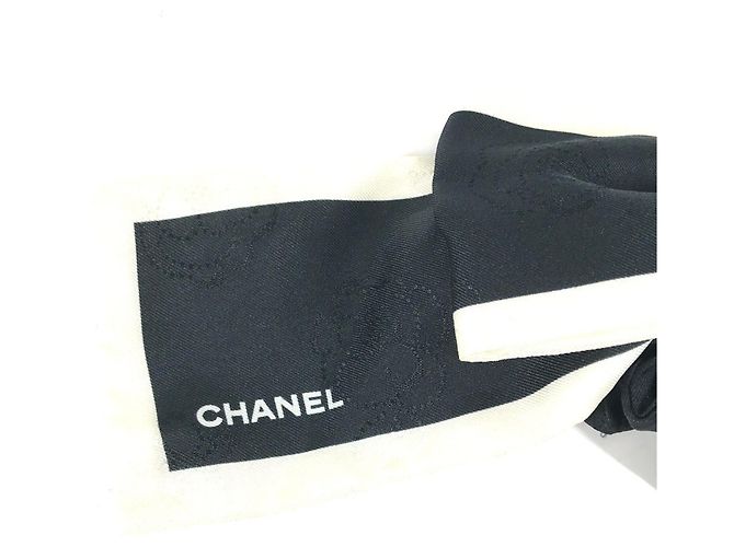 Chanel Vintage CC Coco Mark Scrunchie de Seda Negro Blanco - vista 3