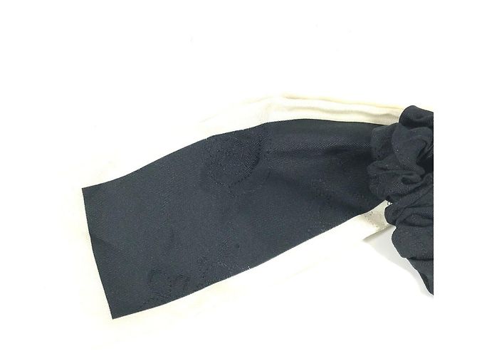 Chanel Vintage CC Coco Mark Scrunchie de Seda Negro Blanco - vista 6