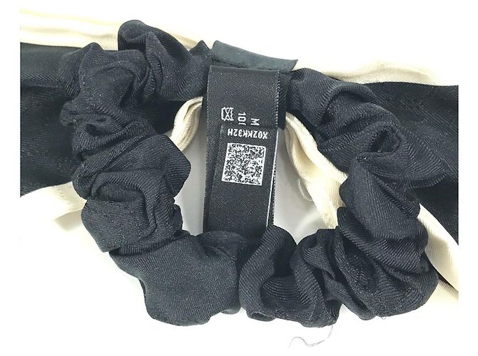Chanel Vintage CC Coco Mark Scrunchie de Seda Negro Blanco - vista 7