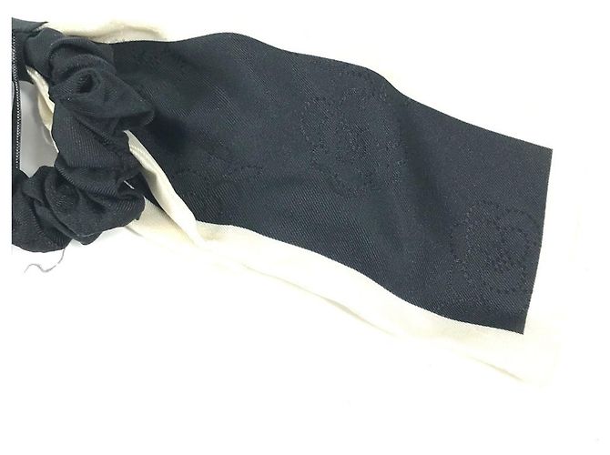 Chanel Vintage CC Coco Mark Scrunchie de Seda Negro Blanco - vista 8