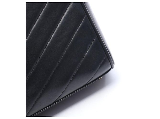 Bolsa de ombro Chanel Chevron V-Stitch em couro de cordeiro preto - vista 10