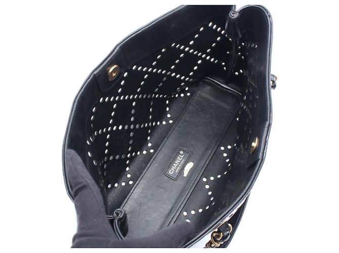 Timeless Bolso tote perforado Chanel Coco Mark Negro - vista 3