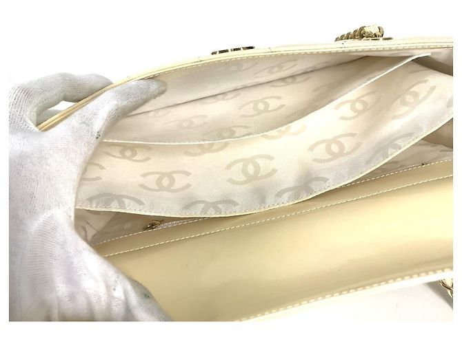 Borsa Chocolate Bar con Logo CC Coco di Chanel Bianco Giallo - vista 14