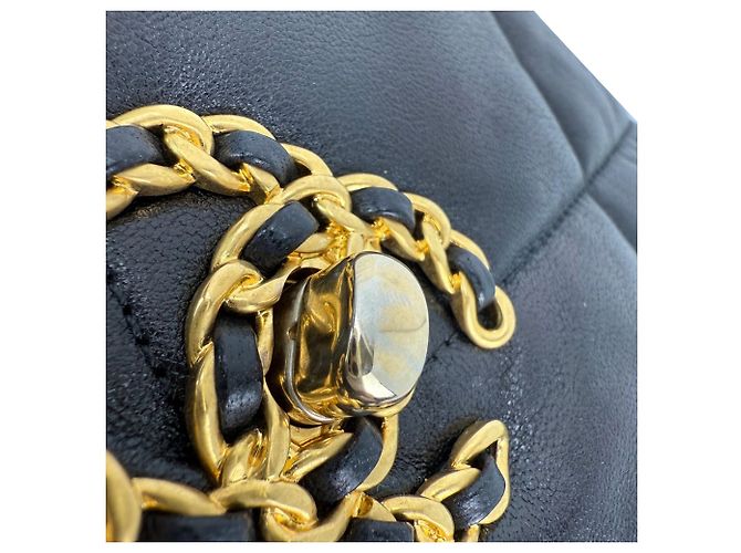 Chanel 19 Grande Borsa in Pelle di Agnello Trapuntata Nera Liscia con Patta Nero - vista 5