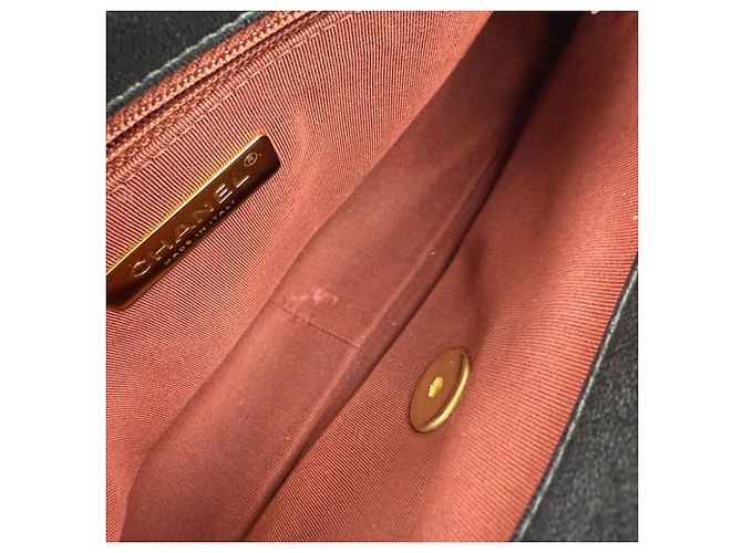 Chanel 19 Grande Borsa in Pelle di Agnello Trapuntata Nera Liscia con Patta Nero - vista 7
