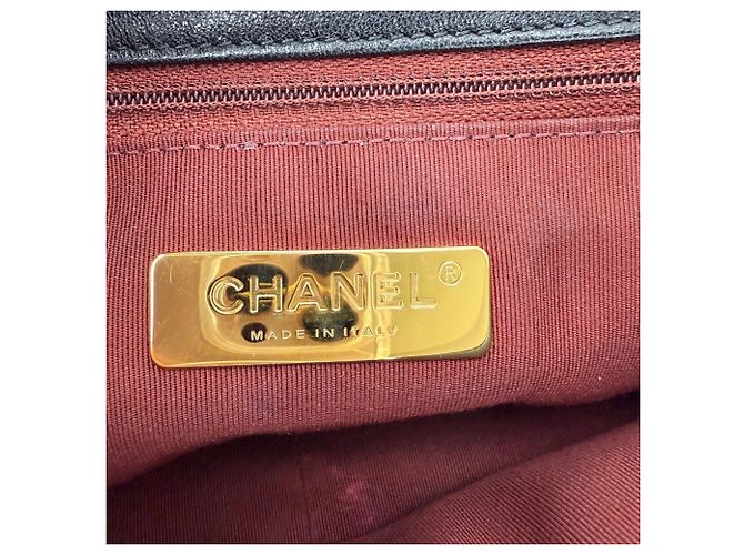 Chanel 19 Grande Borsa in Pelle di Agnello Trapuntata Nera Liscia con Patta Nero - vista 9