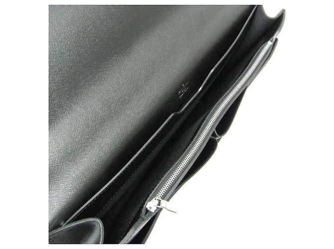 Malette Robusto 1 en cuir Taiga Louis Vuitton Noir - vue 3