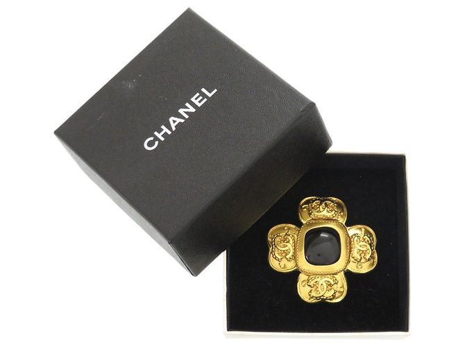 Timeless Goldene Metallbrosche mit Kleeblattstein Chanel Coco Mark Vintage 96A Schwarz - Ansicht 2