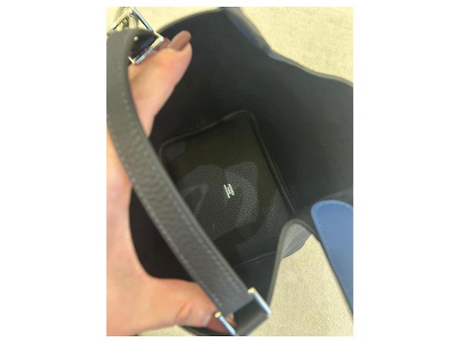 Hermès Picotin Lock 18 in pelle Caban Nero Bleu Tie Palladio Blu scuro - vista 4
